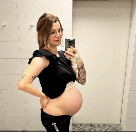 Jovlekaline star exclusive pics