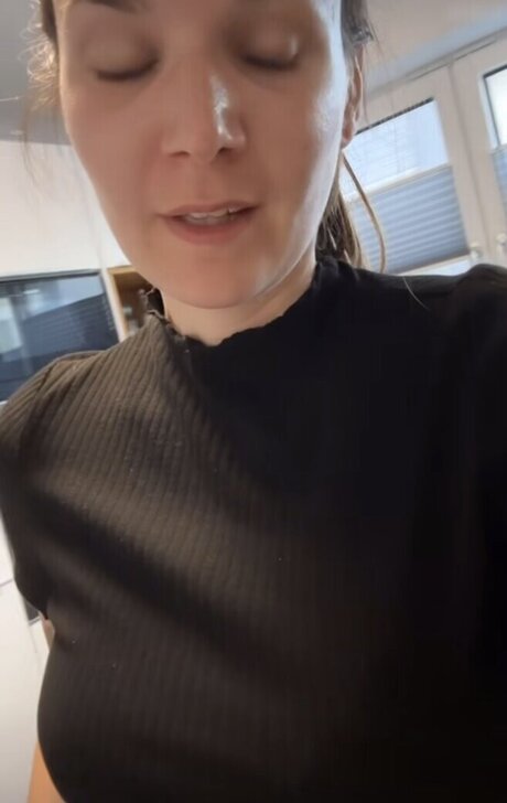 Jovlekaline exclusive model image