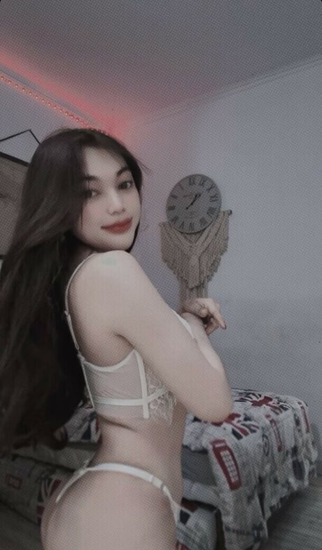 female popular onlyfans free nude picture