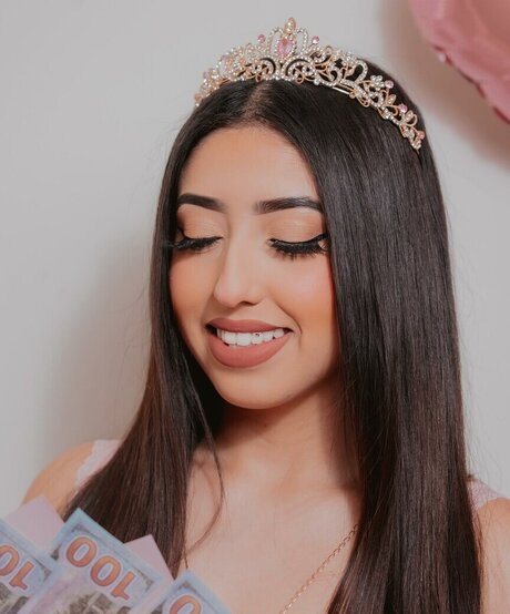 ashleyarambulaa sexy actress image