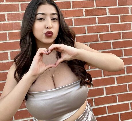 ashleyarambulaa star hot picture