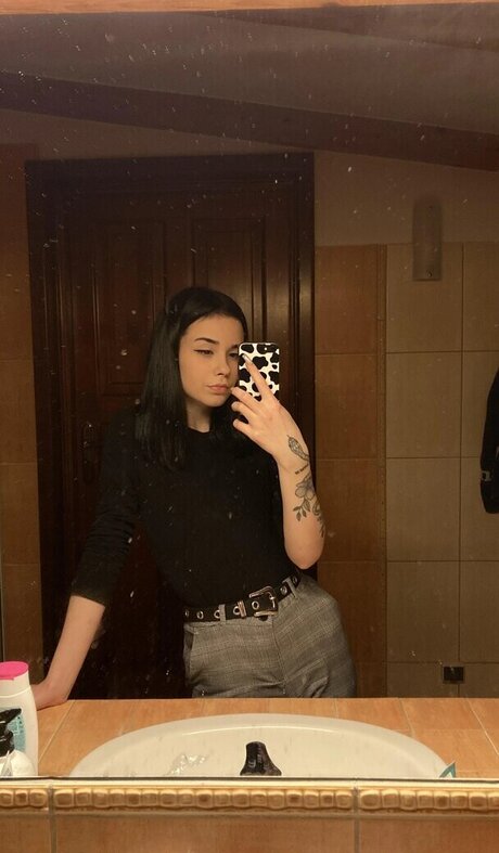 look at ashley actress image