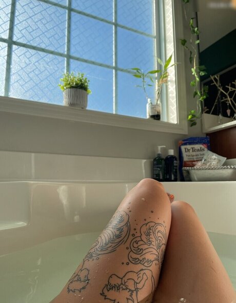 VibingWithVal nudes star picture