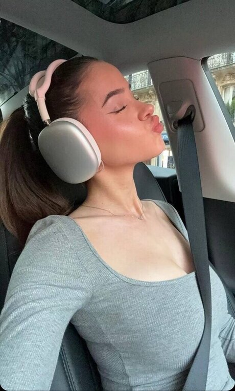 L a Elui model free galleries