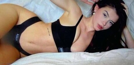 L a Elui high quality pornstar galleries