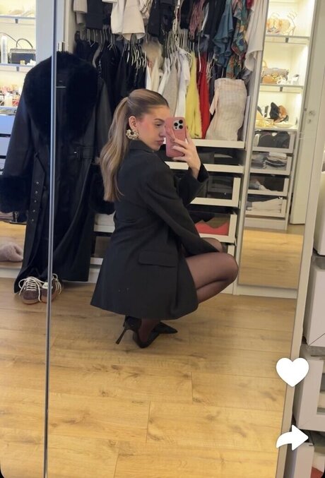 L a Elui hot star photos