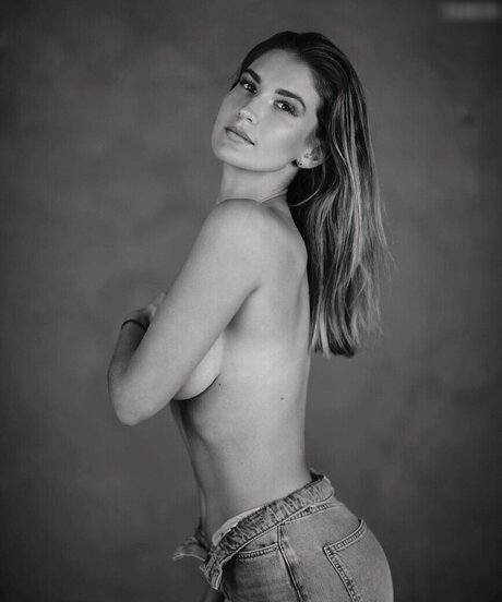 Susanna Giovanardi star naked pic