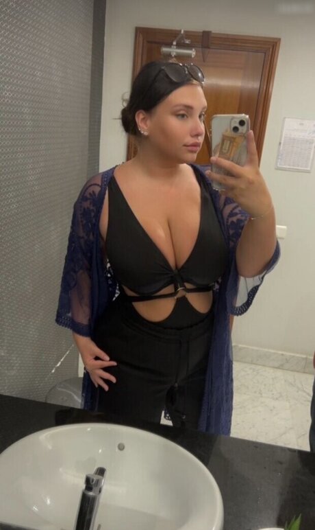 Lara Marie v__ perfect model photos