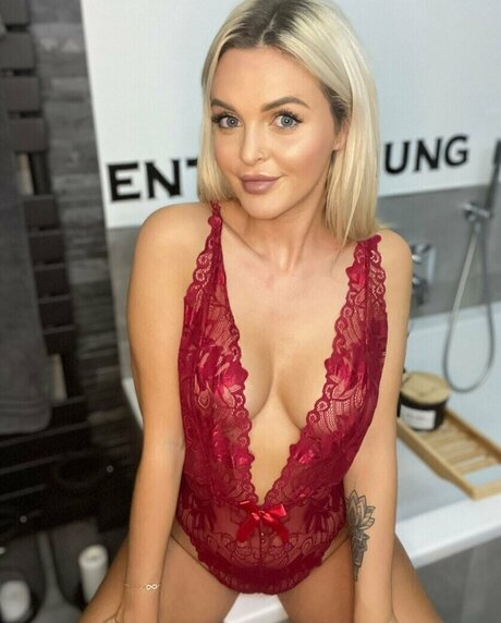 BadJenny nude actress pics