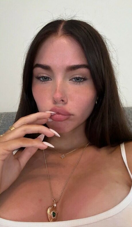 Clarissa Bea Photo Gallery