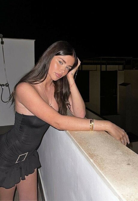 Clarissa Bea erotic model pic