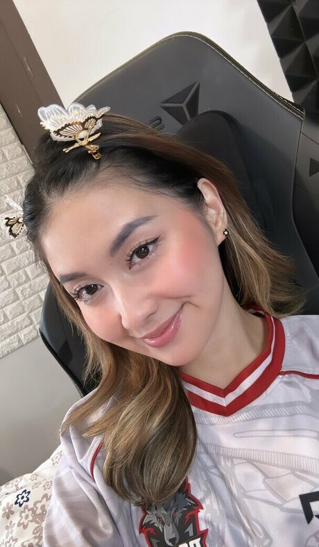 Swansage naked star image