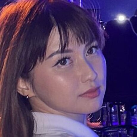 Swansage sexy model picture