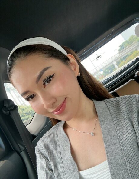 Swansage erotic model picture