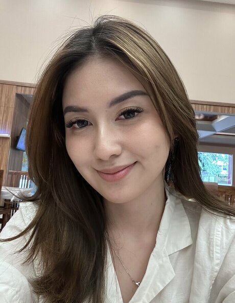 Swansage erotic pornstar pics