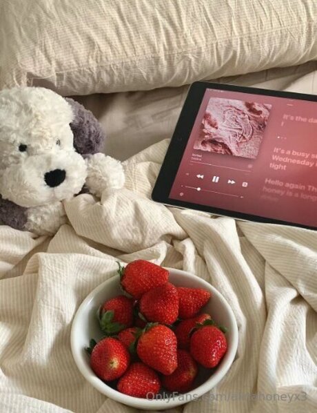 Alinahoneyx3 pornstar hd pics