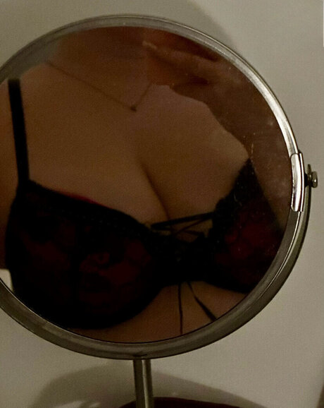 Lottiies Life star nude image