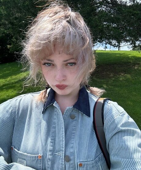 Violet Grohl naked star picture