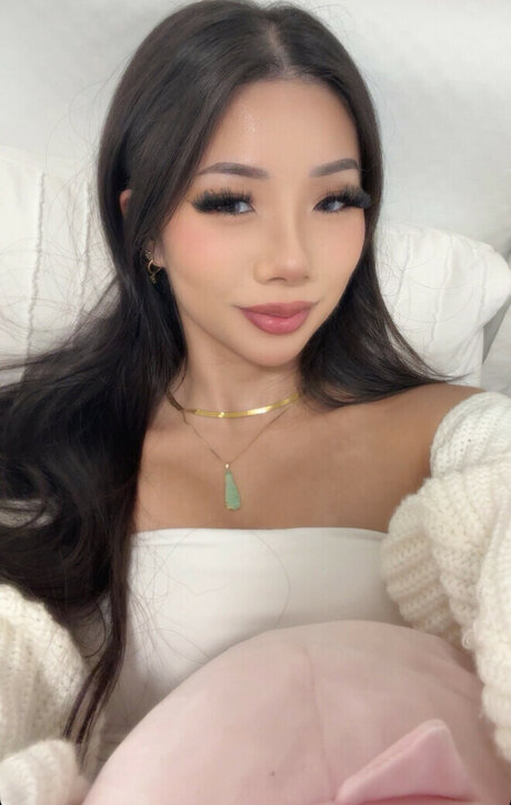 Eden Luong model sexy image