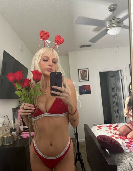 Katycarnegie adult model photo