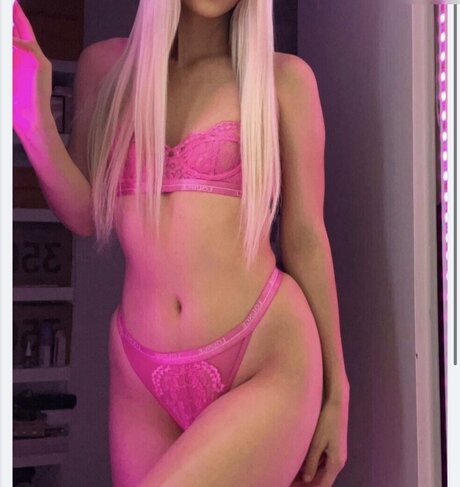 Josily model hot img