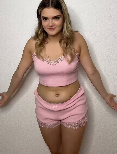 Mondwika pornstar adult photo