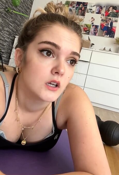 Mondwika hd actress image