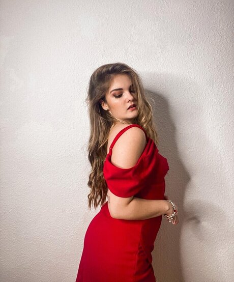 Mondwika top model image