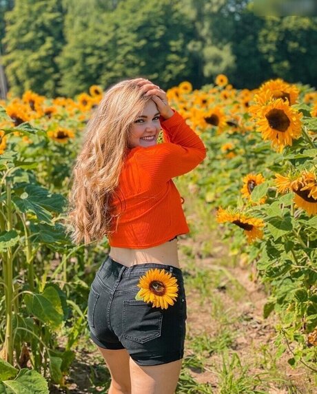 Mondwika pornographic star gallery