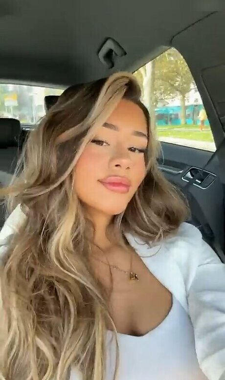 Almira Azemi star beautiful gallery