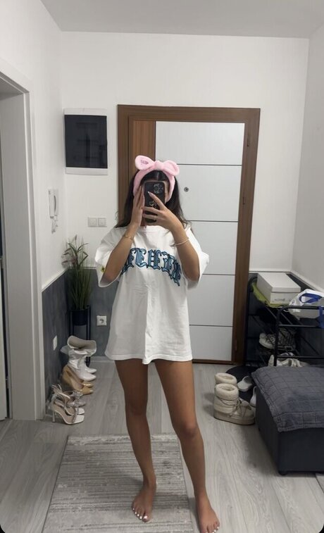 Almira Azemi star free images