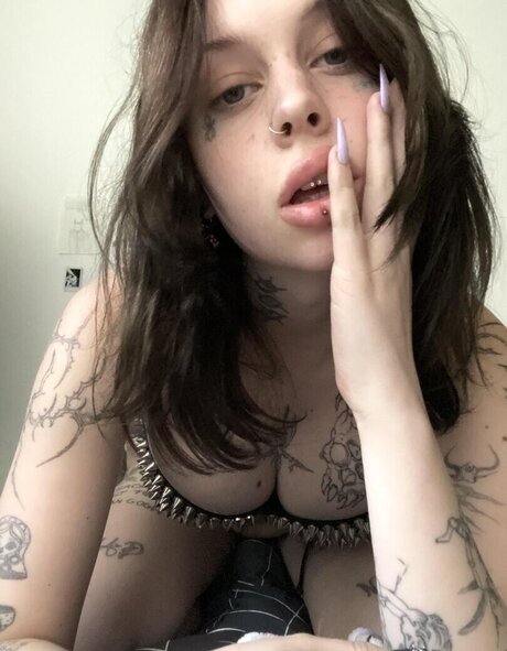 Kalashlika model nude photo