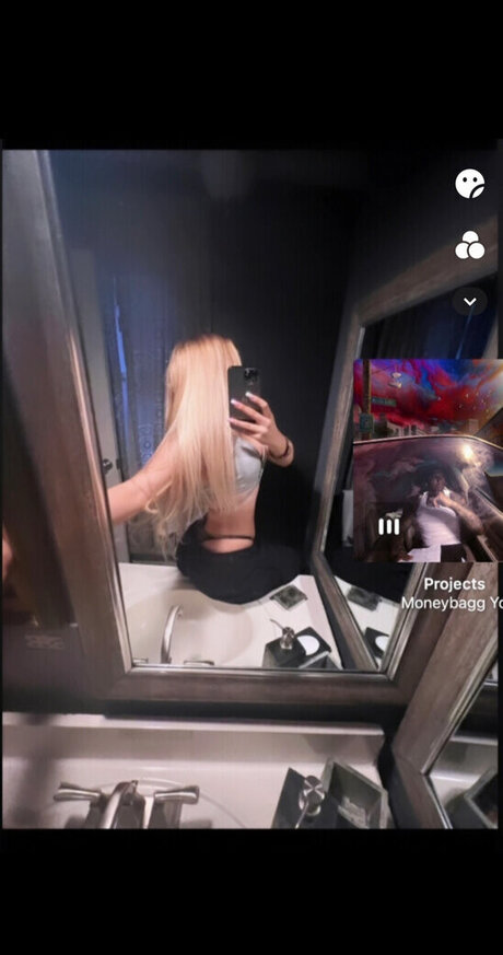 Emmy Moore top star pictures