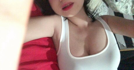 female popular onlyfans top img