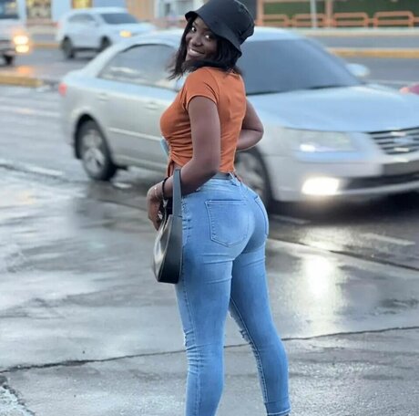 FamouseChristie pornographic actress photo