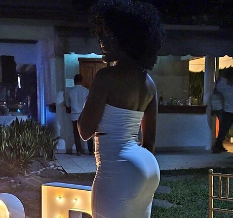 FamouseChristie pornographic model img