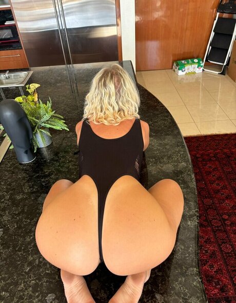 Jeneva From PARiTY model adult photo