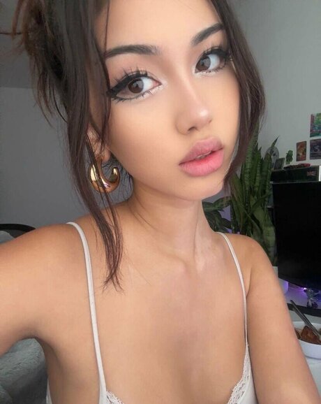 xeiyza actress images