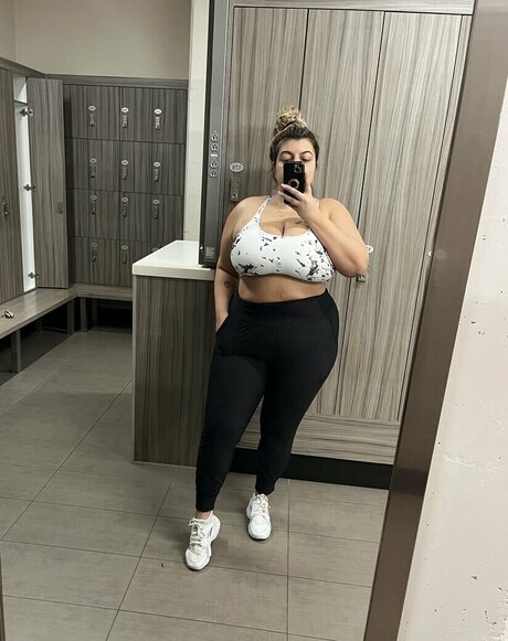 fat girls onlyfans beautiful pic