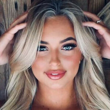 Kamryn Dockery model hd pics