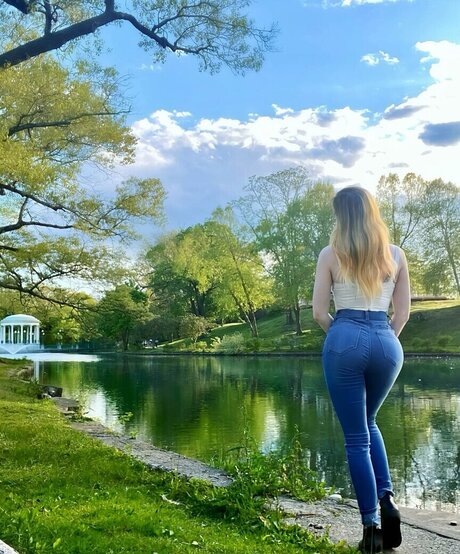 Alaina Taylor porn actress galleries