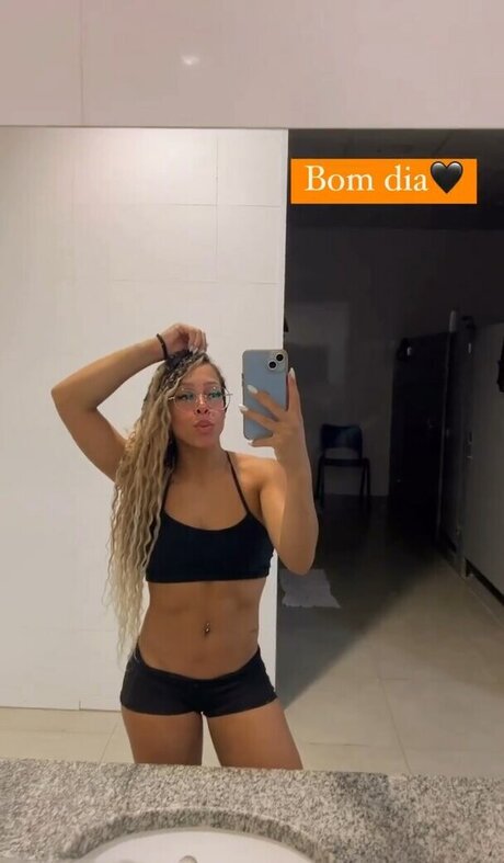 lesbian kissing onlyfans nudes img