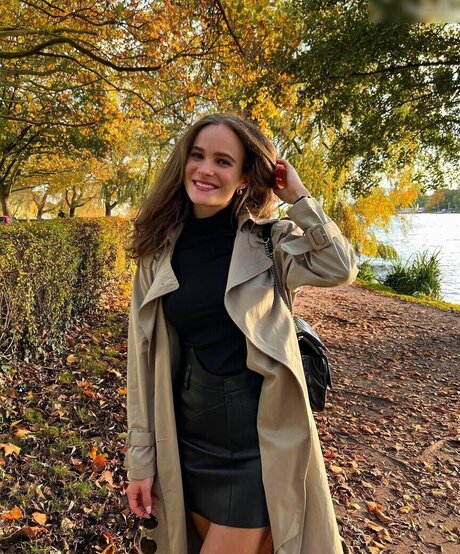 lara emilia star adult image