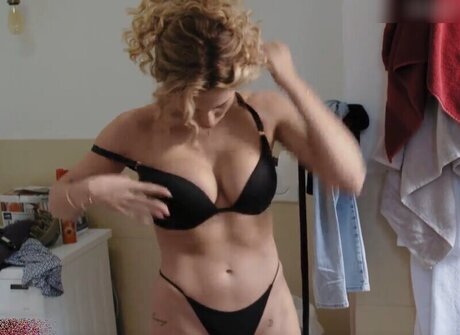 Sophie Imelmann model art gallery