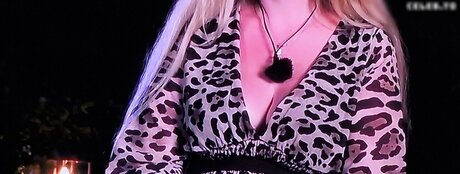 Wollnys model perfect images