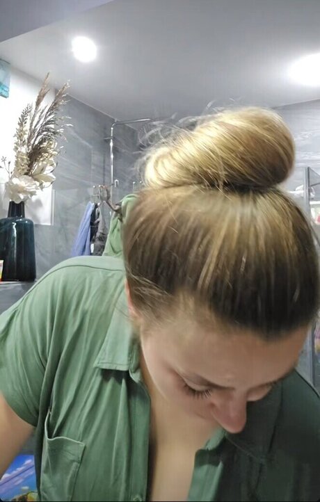 Wollnys model hd photos