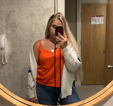 Wollnys model naked photo