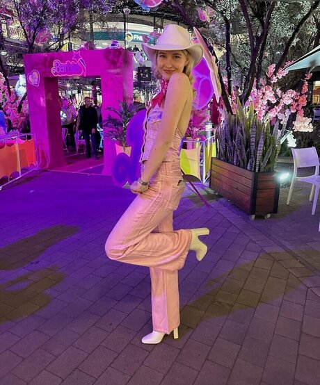 Juliet Small model hot image