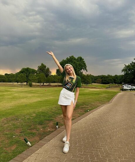 Juliet Small pornstar beautiful img