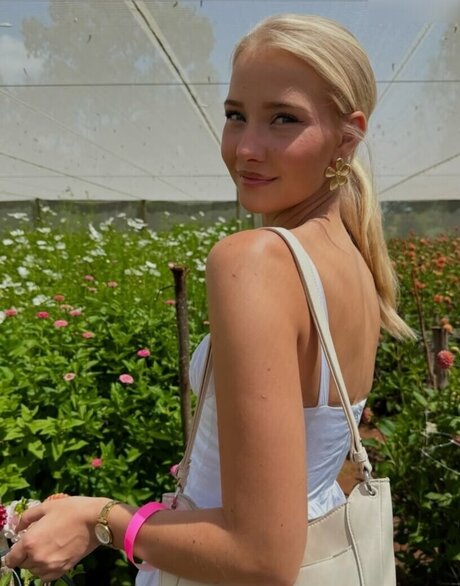 Juliet Small art actress pic